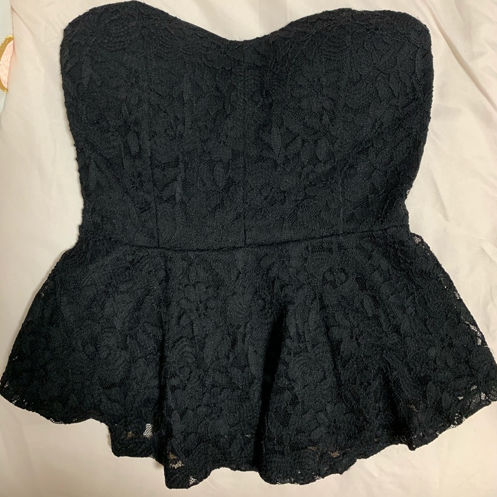 Black sleeveless crop top